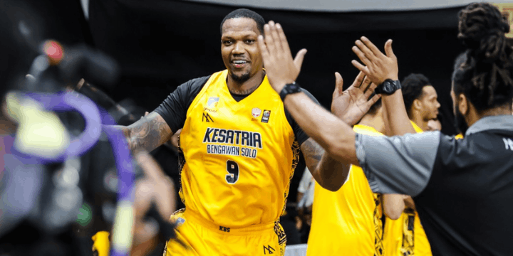 Warisan Deon Thompson, Profesionalisme dan Fondasi Tim