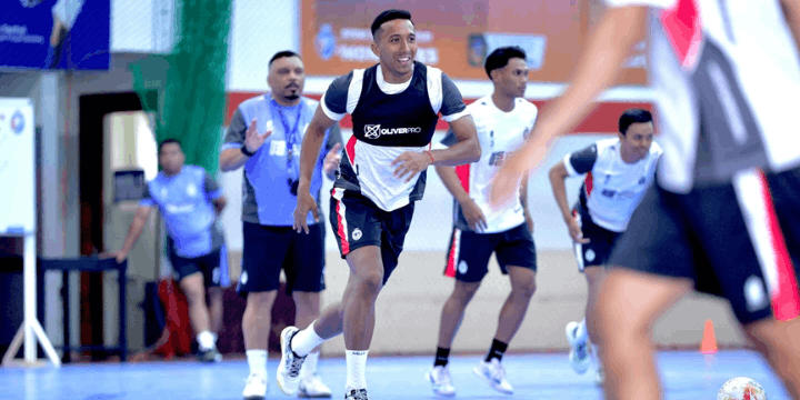 Koneksi Istimewa dengan Pemain Asing dan Lokal